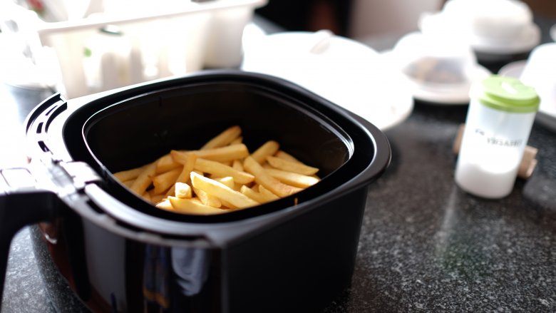 how do you cook frozen french fries in an air fryer